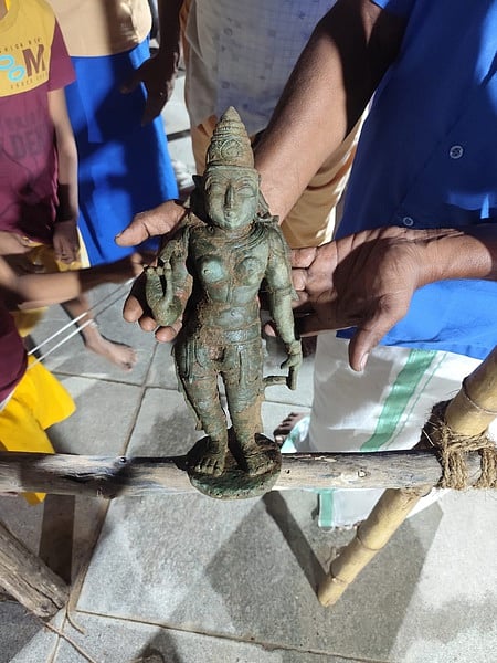 அம்மாபேட்டை அருகே ஐம்பொன் சிலை கண்டெடுப்பு