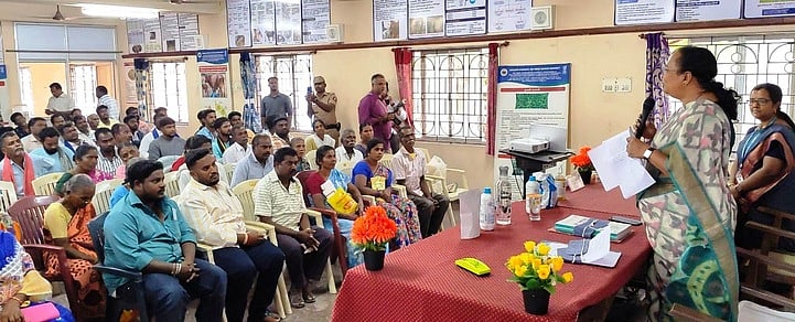 சாராய தொழிலில் ஈடுபட்டு மனம் திருந்தியவா்கள் சுயதொழில் புரிய ரூ.2 கோடி நிதியுதவி