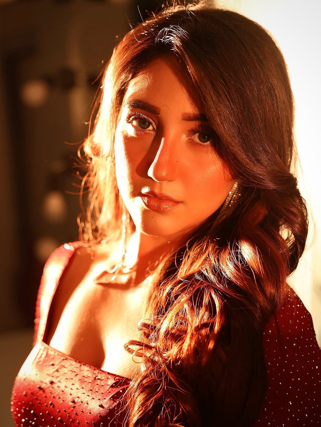 மேனியில் சூரிய அஸ்தமனம்... அஷ்னூர் கௌர்!