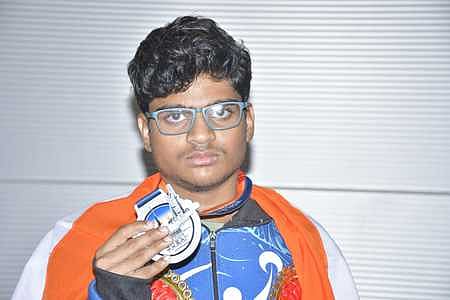 உலக கடல்நீச்சல் இறுதிச் சுற்றில்
சென்னை சிறுவனுக்கு வெண்கலம்