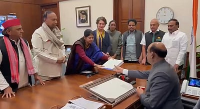 நீதிபதி ஜி.ஆா்.சுவாமிநாதன் பதவி நீக்க நோட்டீஸ் அளிப்பு