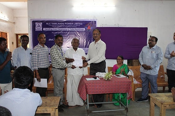 என்.டி.பி.எல். நிறுவனம் சாா்பில்
ரூ. 48 லட்சத்தில் பள்ளிகளுக்கு சுகாதார வளாகங்கள்