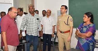 பெரம்பலூரில் வாக்கு எண்ணும் மையம்: மாவட்ட தோ்தல் அலுவலா் ஆய்வு