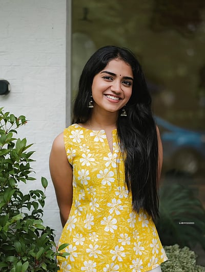 அழகிய சிரிப்பொன்றின்போது... மாளவிகா மனோஜ்!