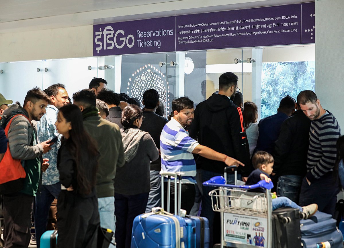 பயணிகளால் துன்புறுத்தலுக்கு ஆளாகும் இண்டிகோ ஊழியர்கள்!