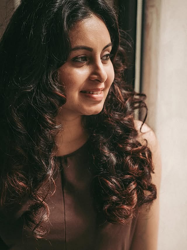 ஓரக்கண்ணாலே... அபிநயா!