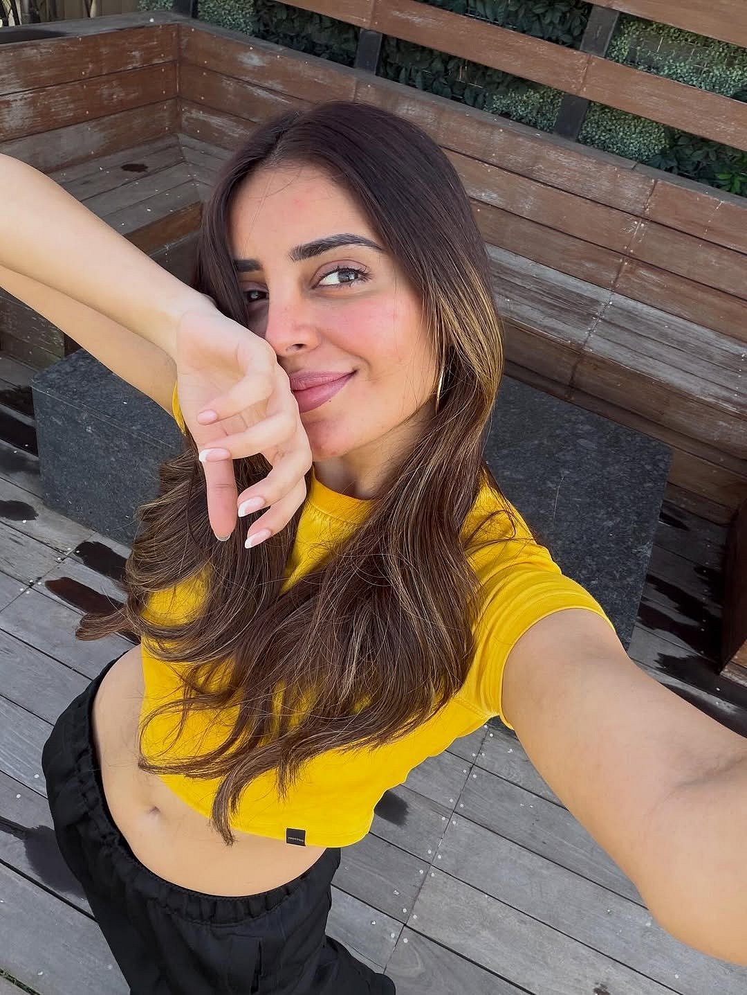 செல்ஃபி சகி... குஷிதா கல்லாபு!