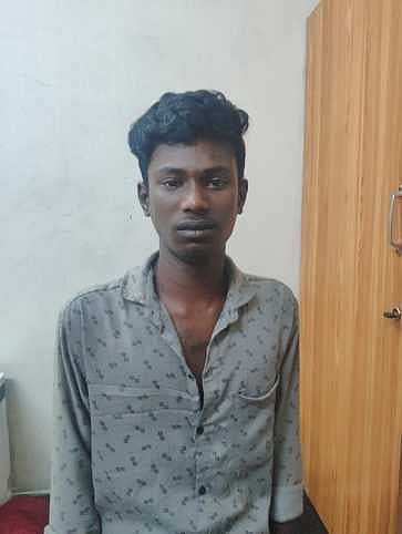 சிவகாசியில் வழிப்பறி: இருவா் கைது