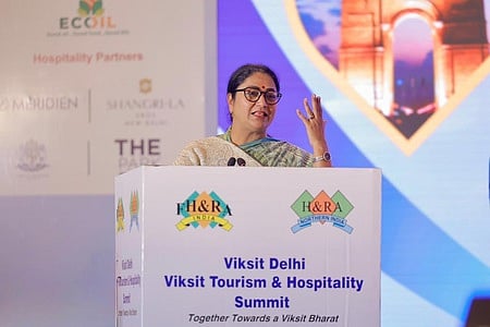 தீயணைப்பு உரிமத்திற்கான மூன்றாம் தரப்பு தணிக்கையை தில்லி விரைவில் அனுமதிக்கும்: முதல்வா் ரேகா குப்தா