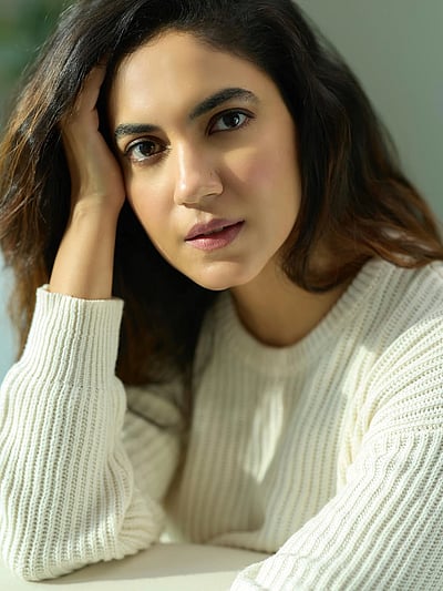 பார்வை ஒன்றே போதுமே... ரிது வர்மா!