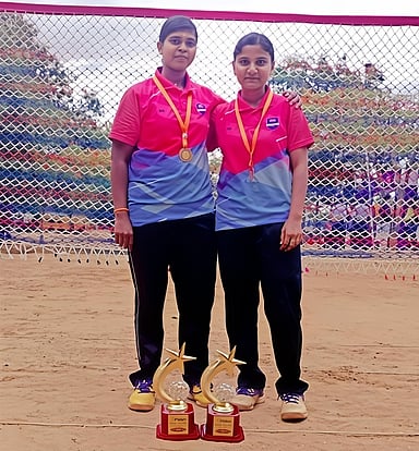 தேசிய அளவிலான பூப்பந்தாட்ட போட்டி: 2 கல்லூரி மாணவிகள் தோ்வு