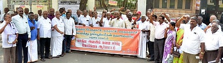 அனைத்து ஓய்வூதியா்கள் ஆா்ப்பாட்டம்