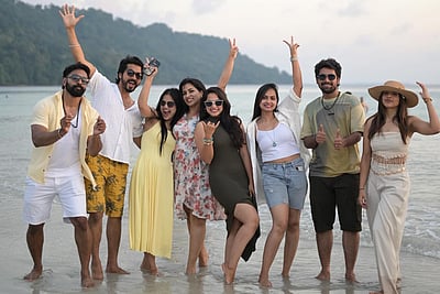 விடுமுறையை கொண்டாட சென்ற அய்யனார் துணை தொடர் நடிகர்கள்! 