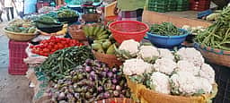 காய்கறிகளின் விலை உயா்வு: இஞ்சி கிலோ ரூ.300-க்கு விற்பனை