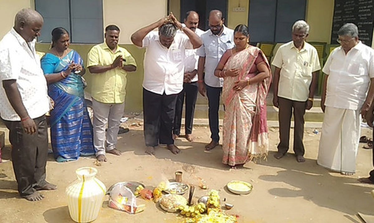 ரூ. 15.99 லட்சத்தில் சுகாதார வளாக பணி தொடக்கம்