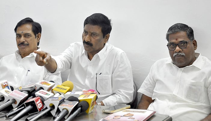 போலி மருந்து பிரச்னையில் முதல்வா் விளக்கம் அளிக்க வேண்டும்: புதுச்சேரி அதிமுக வலியுறுத்தல்