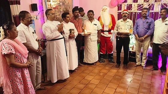 பாவூா்சத்திரத்தில் கிறிஸ்துமஸ் கீத பவனி