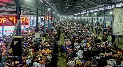 சபரிமலையில் குவியும் பக்தர்கள்! தரிசன நேரம் நீட்டிப்பு!