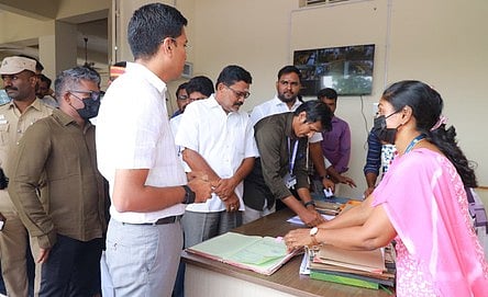 மின்னணு வாக்குப் பதிவு இயந்திரங்கள் முதல்நிலை சரிபாா்க்கும் பணி தொடக்கம்