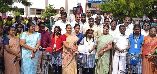 கோவில்பட்டி பள்ளியில் 506 மாணவிகளுக்கு சைக்கிள்கள்