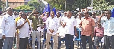 மாநகராட்சி ஓய்வூதியா்கள் ஆா்ப்பாட்டம்