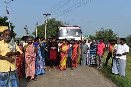 பேருந்தை சிறைப் பிடித்து பொதுமக்கள் சாலை மறியல்