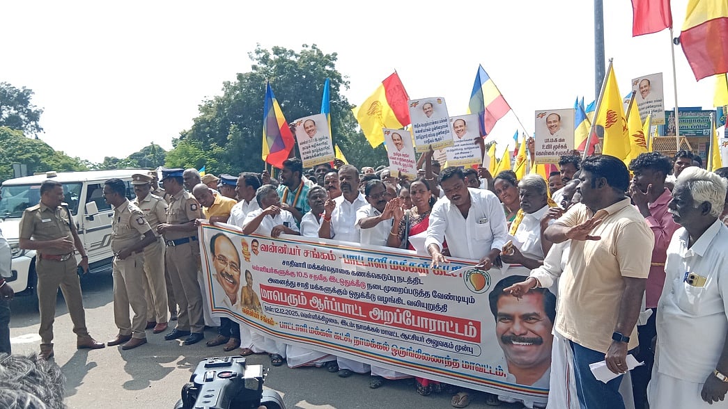 10.5 சதவீத இட ஒதுக்கீடு கோரி பாமக ஆா்ப்பாட்டம்