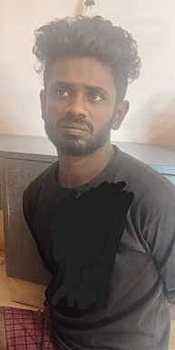 கோயிலில் திருடியவா் தப்பி ஓட முயற்சி: கீழே விழுந்ததில் கால் முறிவு