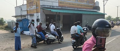 காக்காபாளையத்தில் சட்டவிரோத மது விற்பனை: விடியோ எடுத்த செய்தியாளா்களுக்கு மிரட்டல்