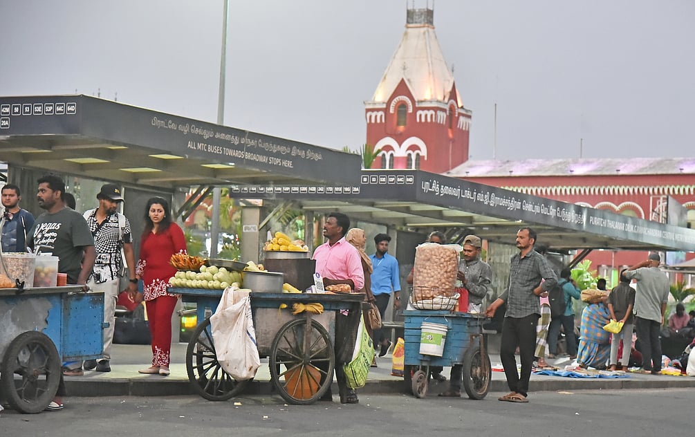 ஆக்கிரமிப்புக்குள்ளாகி வரும் சென்ட்ரல் பேருந்து நிறுத்தம்!