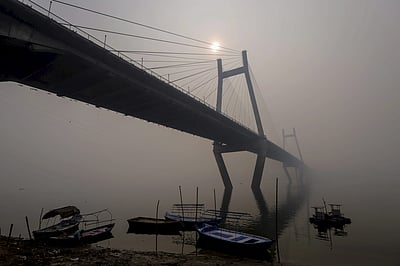 வதைக்கும் மூடுபனி - புகைப்படங்கள்