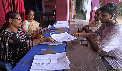 வரைவு வாக்காளா்கள் பட்டியல்: சென்னை மாநகராட்சிக்குள்பட்ட 16 தொகுதிகளில் 25 லட்சம் போ்  சோ்ப்பு!