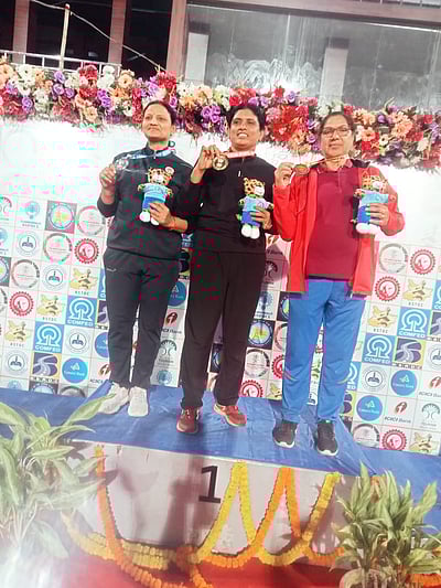 தேசிய அளவிலான குண்டு எறிதல் போட்டியில் நல்லூர் அரசுப்பள்ளி ஆசிரியைக்கு தங்கம்!