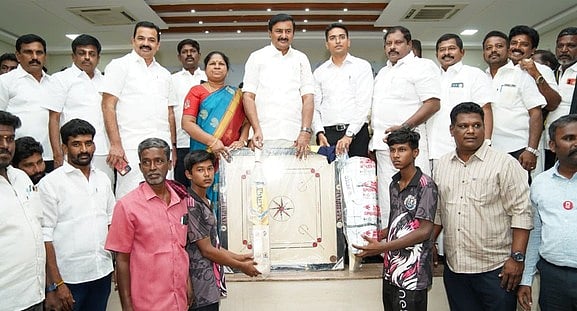 கலைஞா் விளையாட்டு
உபகரணங்கள் வழங்கும் விழா