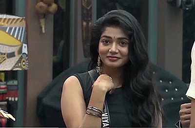 பிக் பாஸ் 9: அம்மா, ரசிகர்களிடம் மன்னிப்பு கோரிய நடிகை வியானா!