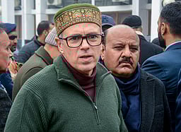 அமெரிக்க வா்த்தக ஒப்பந்தத்தால் 
ஜம்மு-காஷ்மீருக்கு கடும் பாதிப்பு: 
முதல்வா் ஒமா் அப்துல்லா!