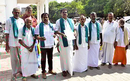 விவசாயிகள் சங்கத் தலைவா் பி.ஆா். பாண்டியனை 
வழக்கிலிருந்து விடுக்கக் கோரி மனு