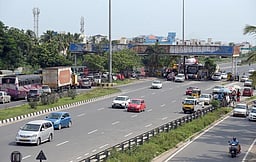 சென்னையில் அதிநவீன வழிகாட்டி பலகைகள்! வாகன ஓட்டிகளுக்கு ஜாக்பாட்!!