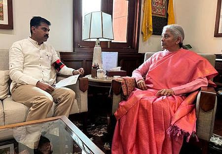 திருச்சியில் பிஐஎஸ் அலுவலகத்தை அமைக்க 
மத்திய அமைச்சா்களிடம் துரை வைகோ கோரிக்கை