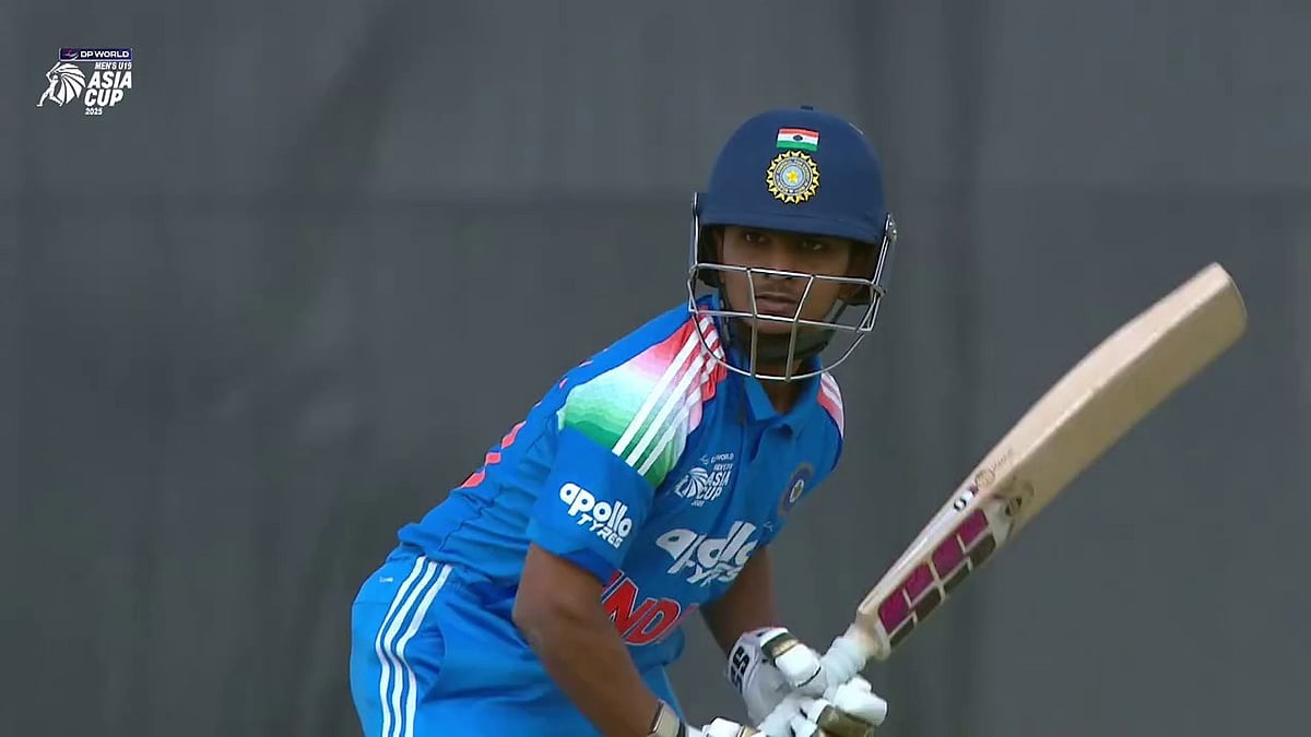 இரட்டைச் சதம்: வரலாறு படைத்தார் அபிஞான் குண்டூ! ஹாட்ரிக் வெற்றியுடன் அரையிறுதியில் இந்தியா!