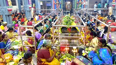 விராலிமலை மெய்க்கண்ணுடையாள் கோயில் விளக்கு பூஜை! திரளானோர் பங்கேற்பு!