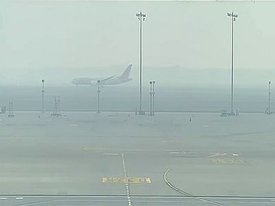 தில்லியில் கடும் பனிமூட்டம்! 126 விமானங்களின் போக்குவரத்து பாதிப்பு!