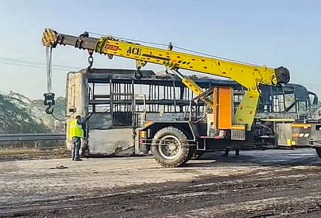 உ.பி.யில் பனிமூட்டத்தால் விபத்து 11 வாகனங்கள் மோதி 13 போ் உயிரிழப்பு; 43 போ் காயம்