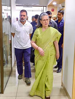 நேஷனல் ஹெரால்டு விவகாரம்: சோனியா, ராகுலுக்கு எதிரான அமலாக்கத்துறை மனு நாளை விசாரணை!