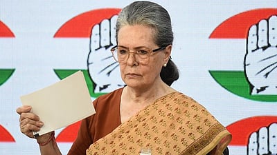 100 நாள் வேலைத் திட்ட அழிப்பால் பெரும் சேதம்: சோனியா காந்தி