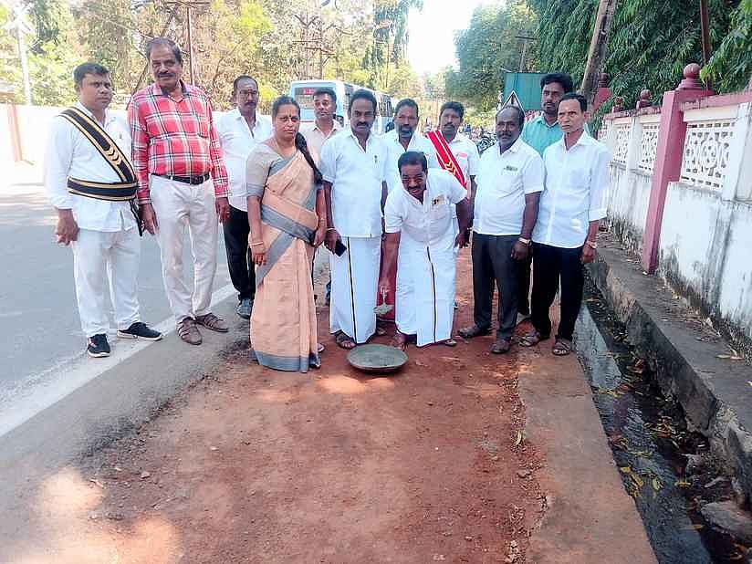 நாகா்கோவிலில் மழைநீா் வடிகால் சீரமைக்கும் பணி