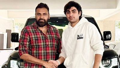 இயக்குநருக்கு சொகுசு கார் பரிசளித்த பவன் கல்யாண்!