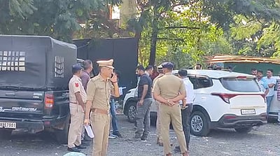 அகமதாபாத்தில் 10 பள்ளிகளுக்கு வெடிகுண்டு மிரட்டல்! 