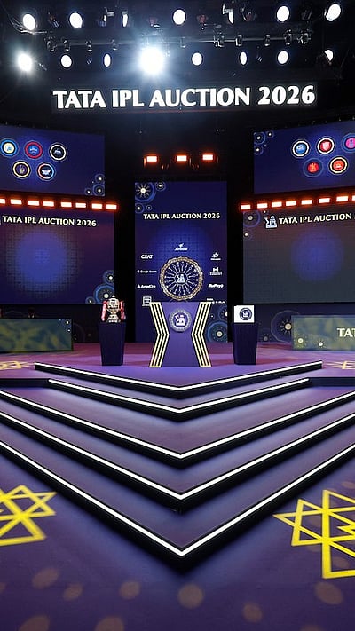 ஐபிஎல் ஏலத்தில் வாங்கப்பட்ட டாப் - 10 வீரர்கள்!