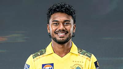ஏலம் முடிந்தும் அழுதுகொண்டிருந்தேன்... சிஎஸ்கேவில் தேர்வான 19 வயது வீரரின் பேட்டி! 